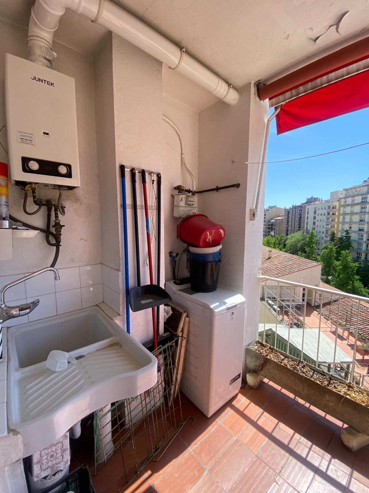 Imagen 10 Piso en venta en Girona / Pis de 106 m2 al costat del Col.legi Mas Mitjà