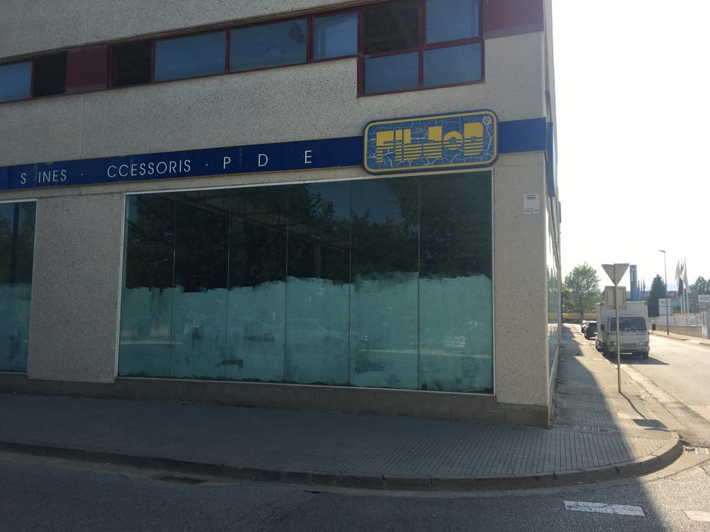Imagen 2 Local Comercial en alquiler en Girona / Nau industrial de 303m2 al costat de l´Espai Gironés