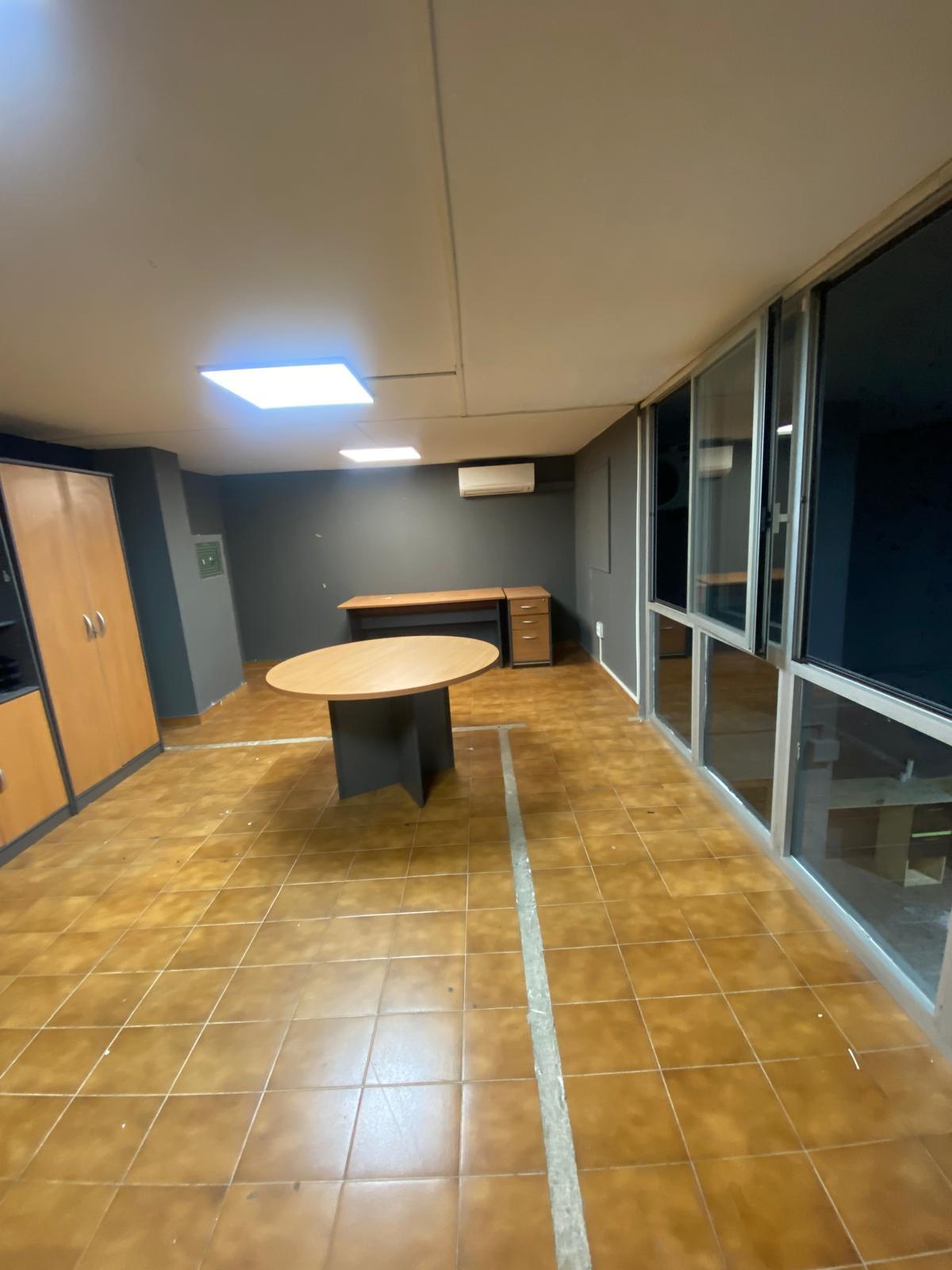 Imagen 5 Local Comercial en venta en Girona / Local comercial de 87m2 al costat del Corte Ingles 