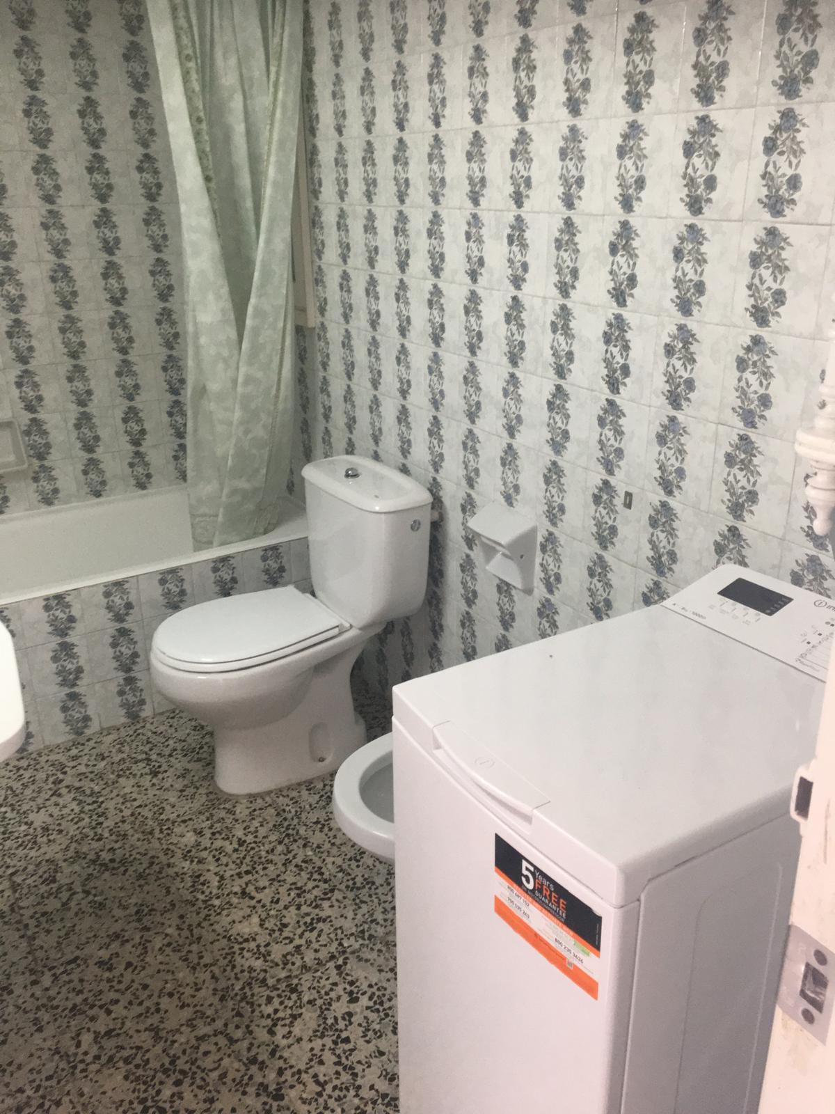 Imagen 10 Piso en alquiler en Castell-platja D´aro / Pis de 53 m2 a les Galeries Albatros de Platja d´Aro