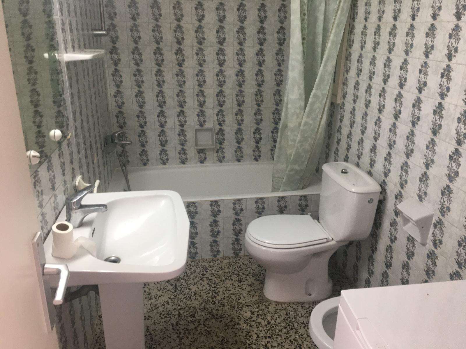 Imagen 8 Piso en alquiler en Castell-platja D´aro / Pis de 53 m2 a les Galeries Albatros de Platja d´Aro