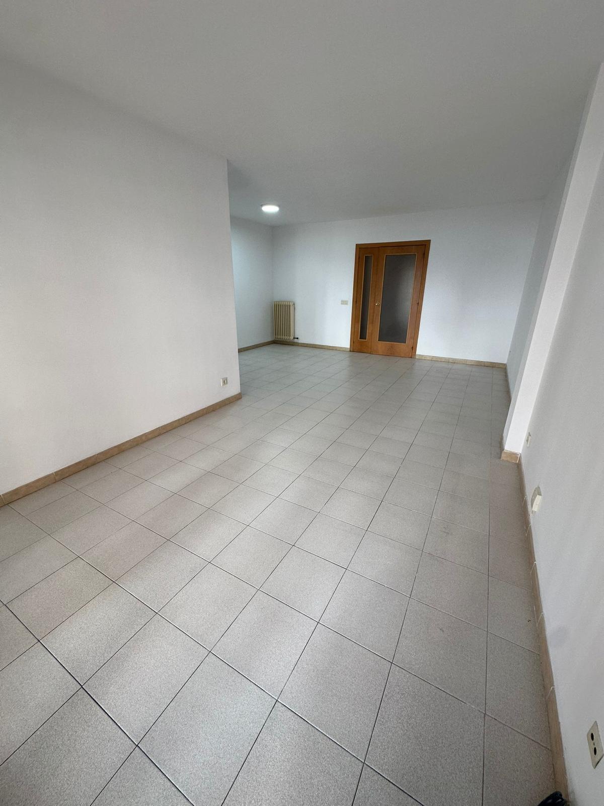 Imagen 5 Piso en alquiler en Girona / Pis de 108 m²  al costat del Col-legi Masmitjà.