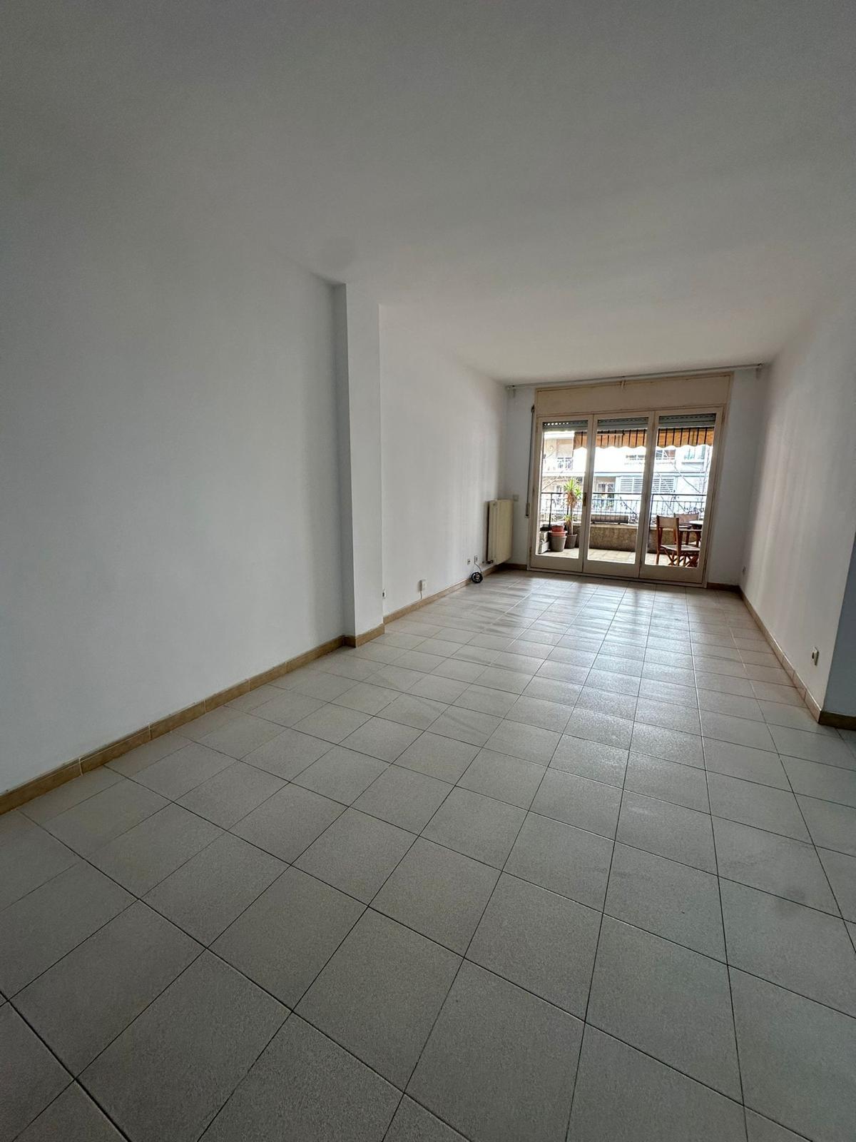 Imagen 4 Piso en alquiler en Girona / Pis de 108 m²  al costat del Col-legi Masmitjà.