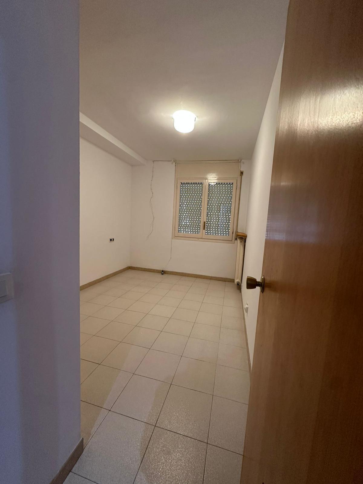 Imagen 12 Piso en alquiler en Girona / Pis de 108 m²  al costat del Col-legi Masmitjà.