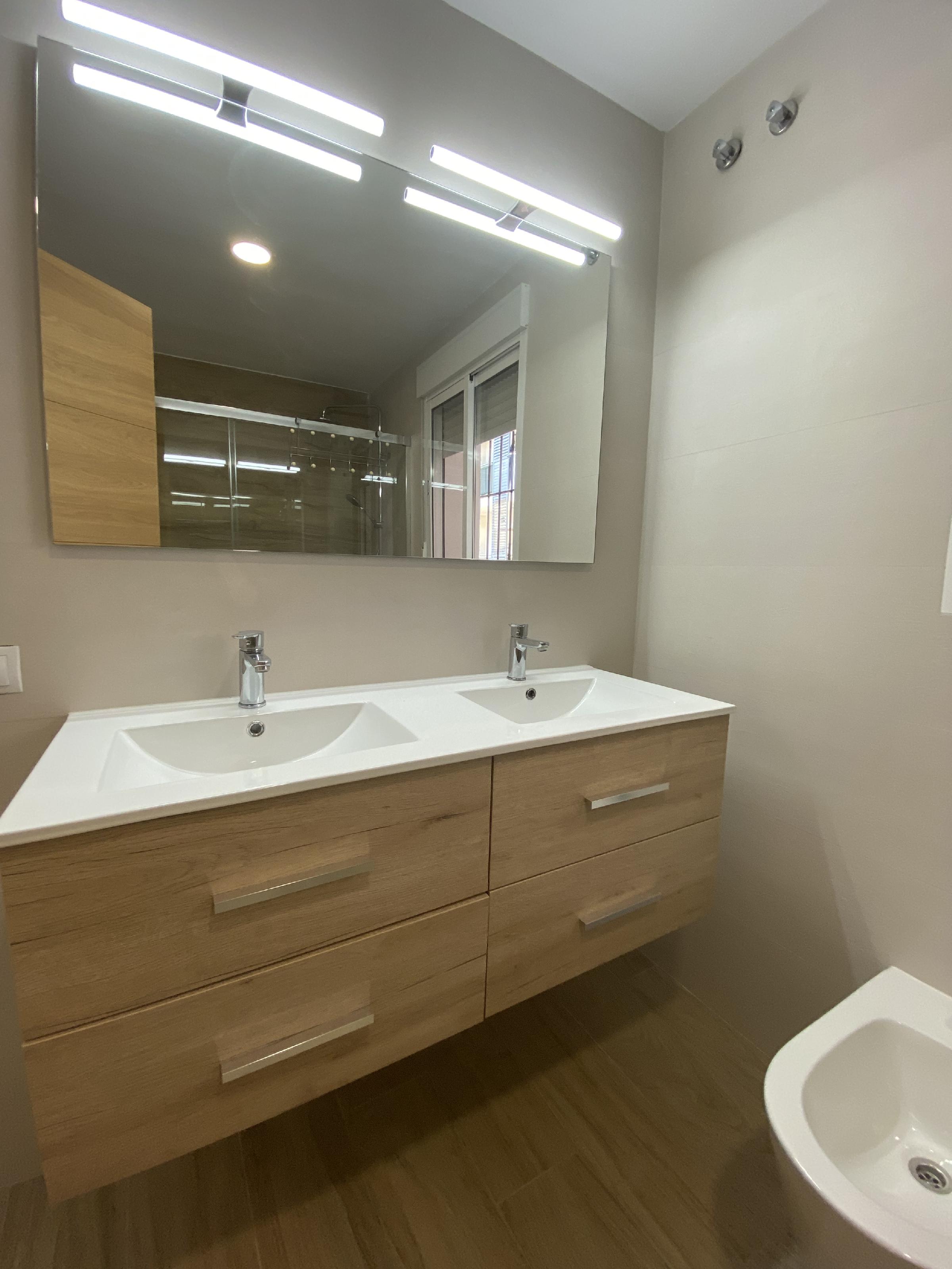 Imagen 15 Piso en alquiler en Girona / Pis reformat de 154m2 al costat del Parc de Vistalegre