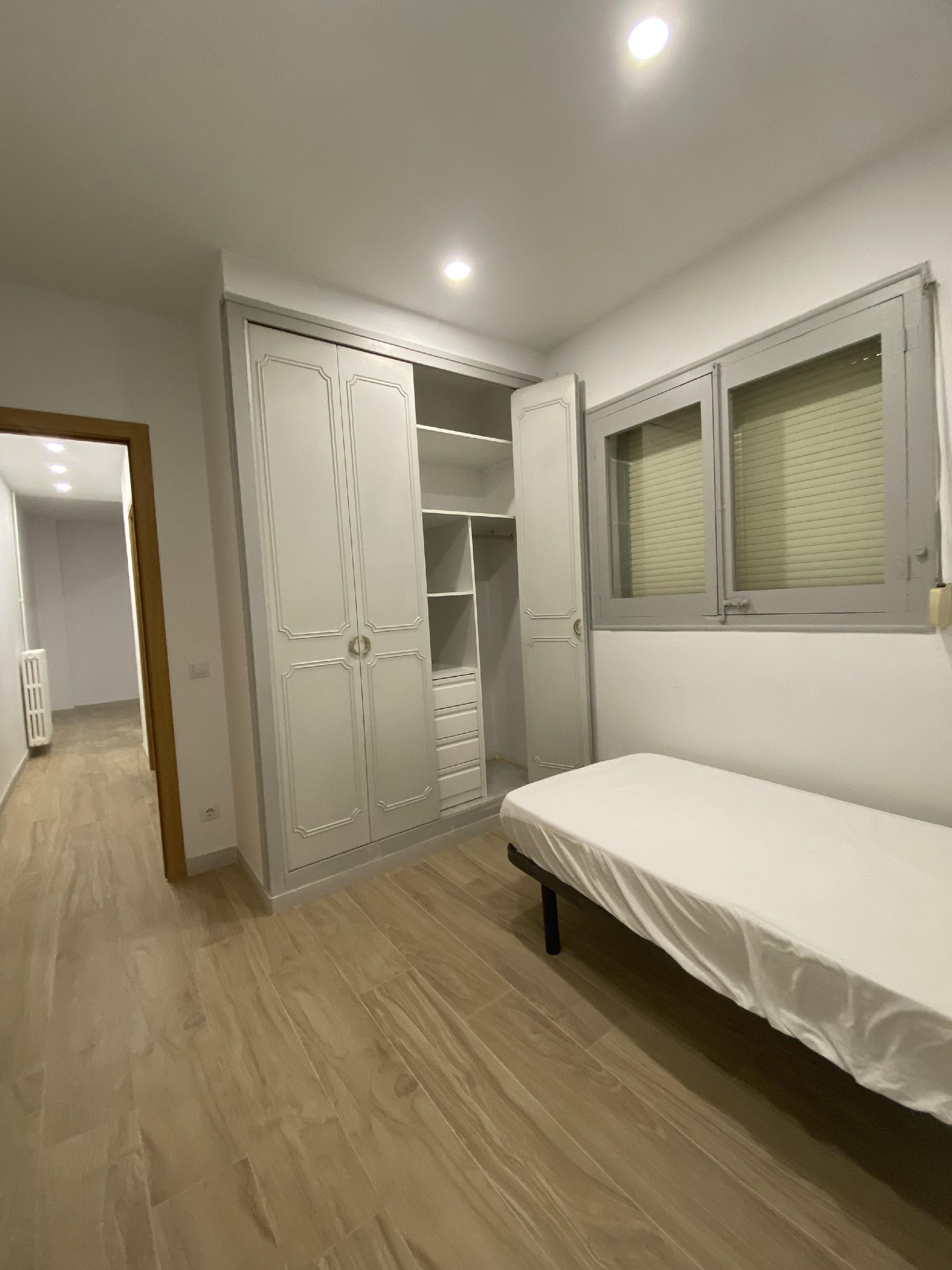 Imagen 23 Piso en alquiler en Girona / Pis reformat de 154m2 al costat del Parc de Vistalegre