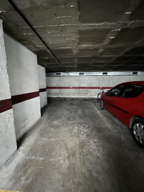 Imagen 2 Inmueble 304430 - Parking Coche en alquiler en Girona / Parking de cotxe mitjà- gran zona de l´Escola d´Idiomes