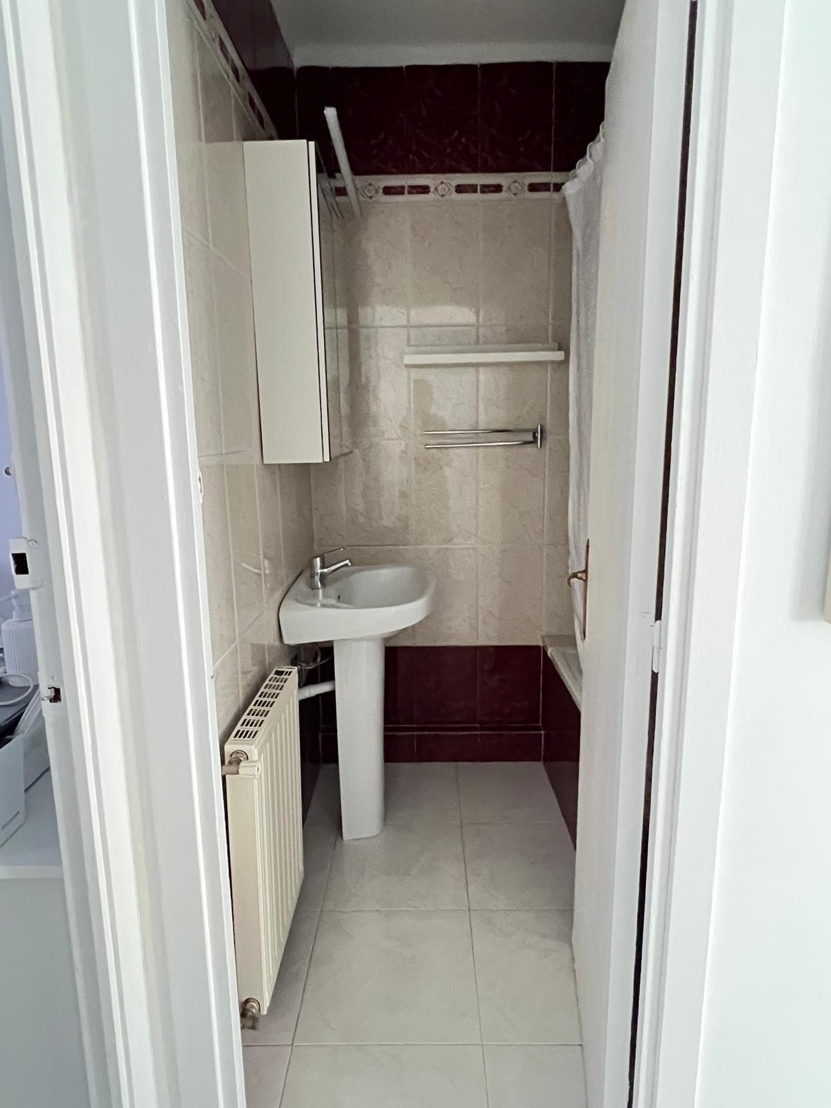 Imagen 11 Piso en venta en Girona / Pis de 66m2 a prop de l´estació de tren - bus de Girona