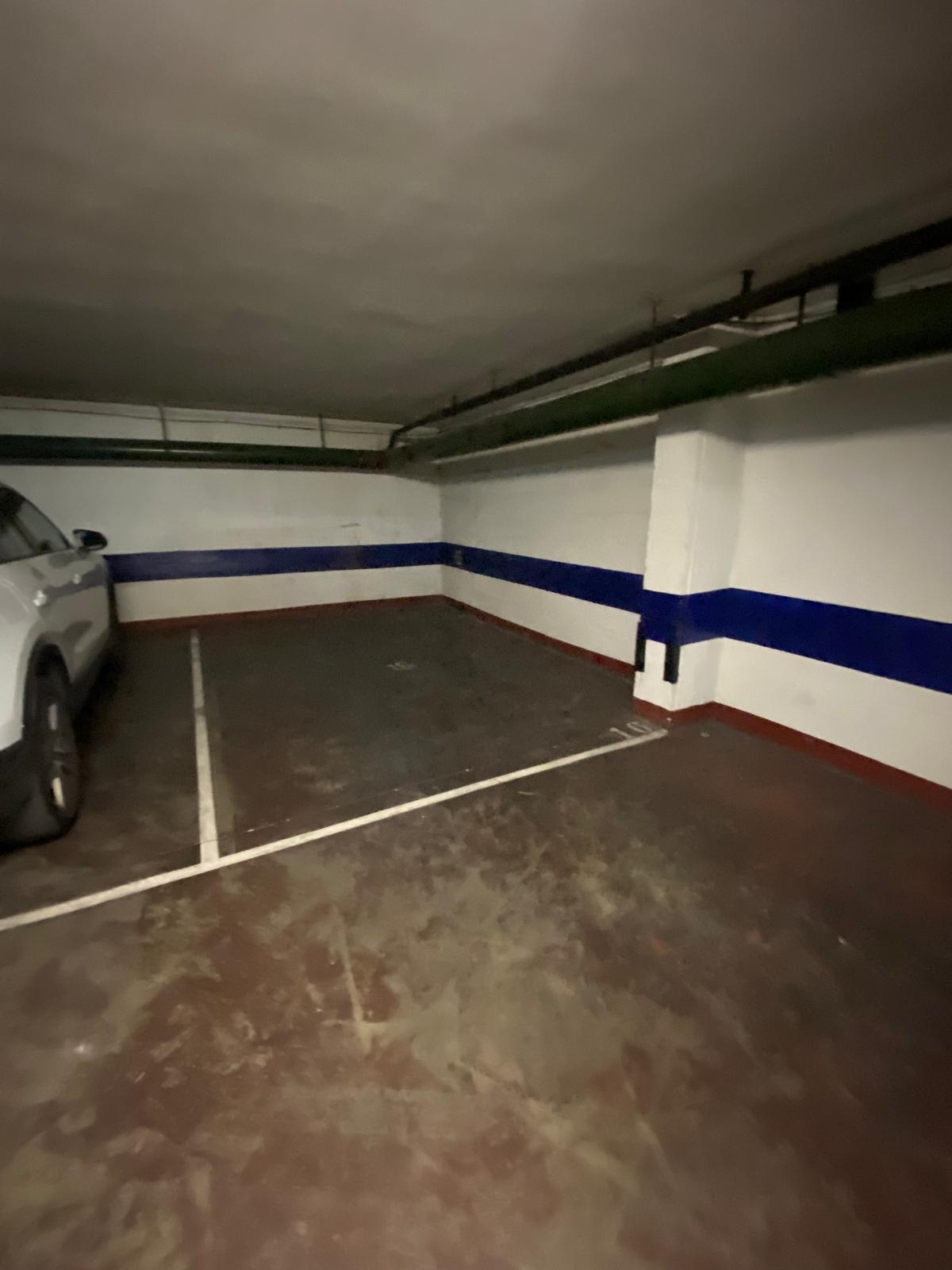 Imagen 5 Parking Coche en alquiler en Girona / Parking per a cotxe gran a Joan Maragall