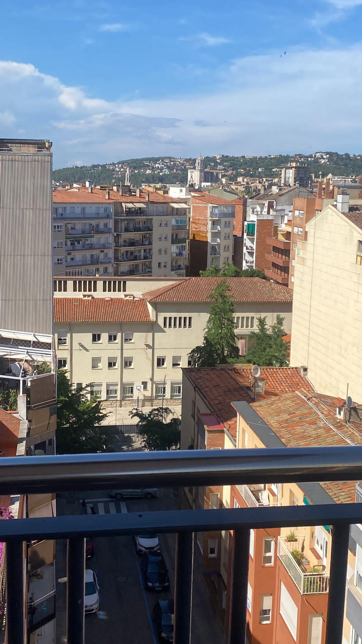 Imagen 2 Piso en alquiler en Girona / Habitacions grans en lloguer per estudiants al centre 