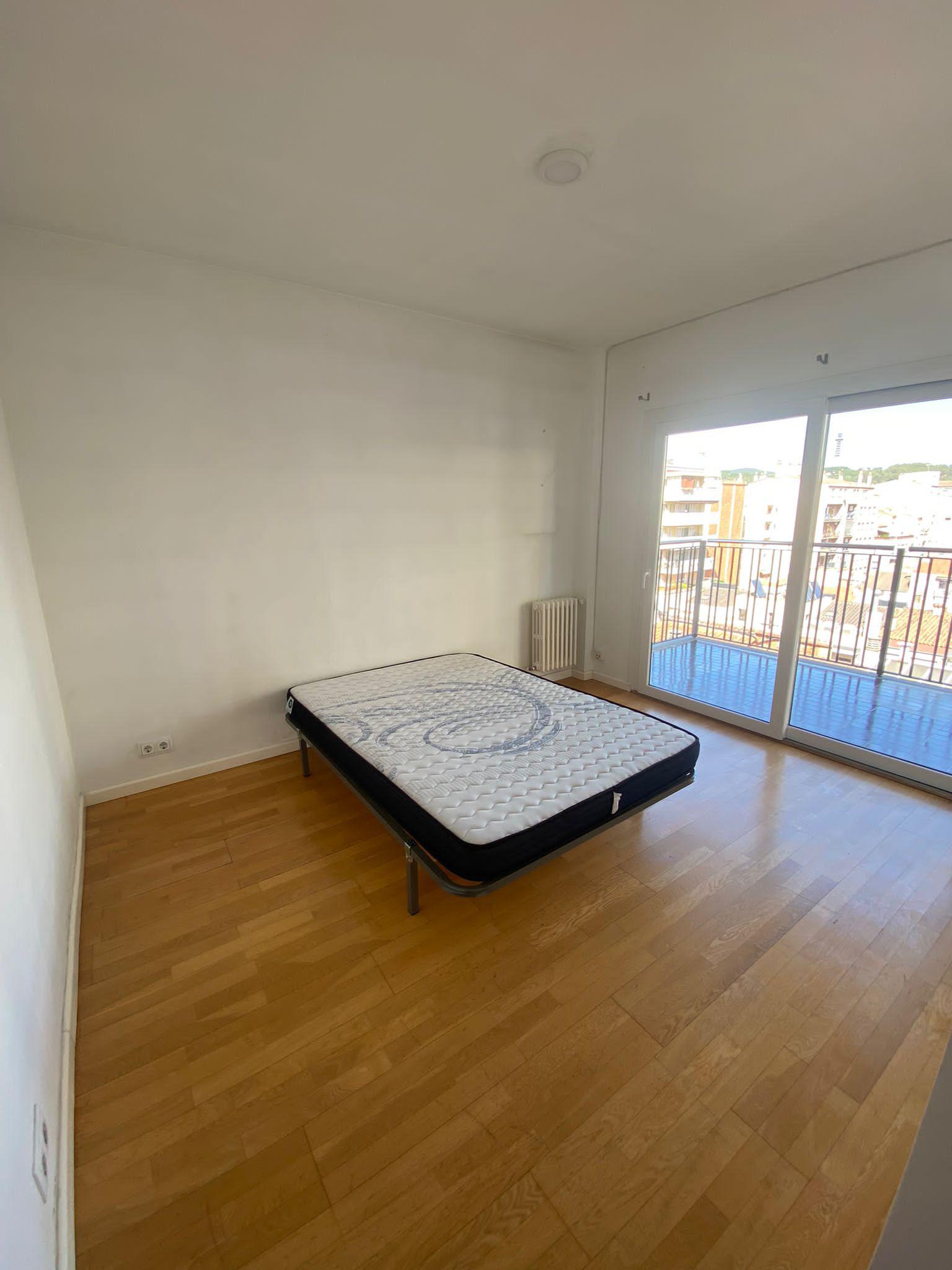 Imagen 10 Piso en alquiler en Girona / Habitacions grans en lloguer per estudiants al centre 