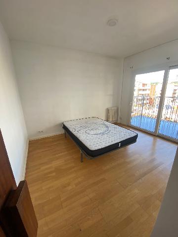 Imagen 9 Inmueble 304823 - Piso en alquiler en Girona / Habitacions grans en lloguer per estudiants al centre 