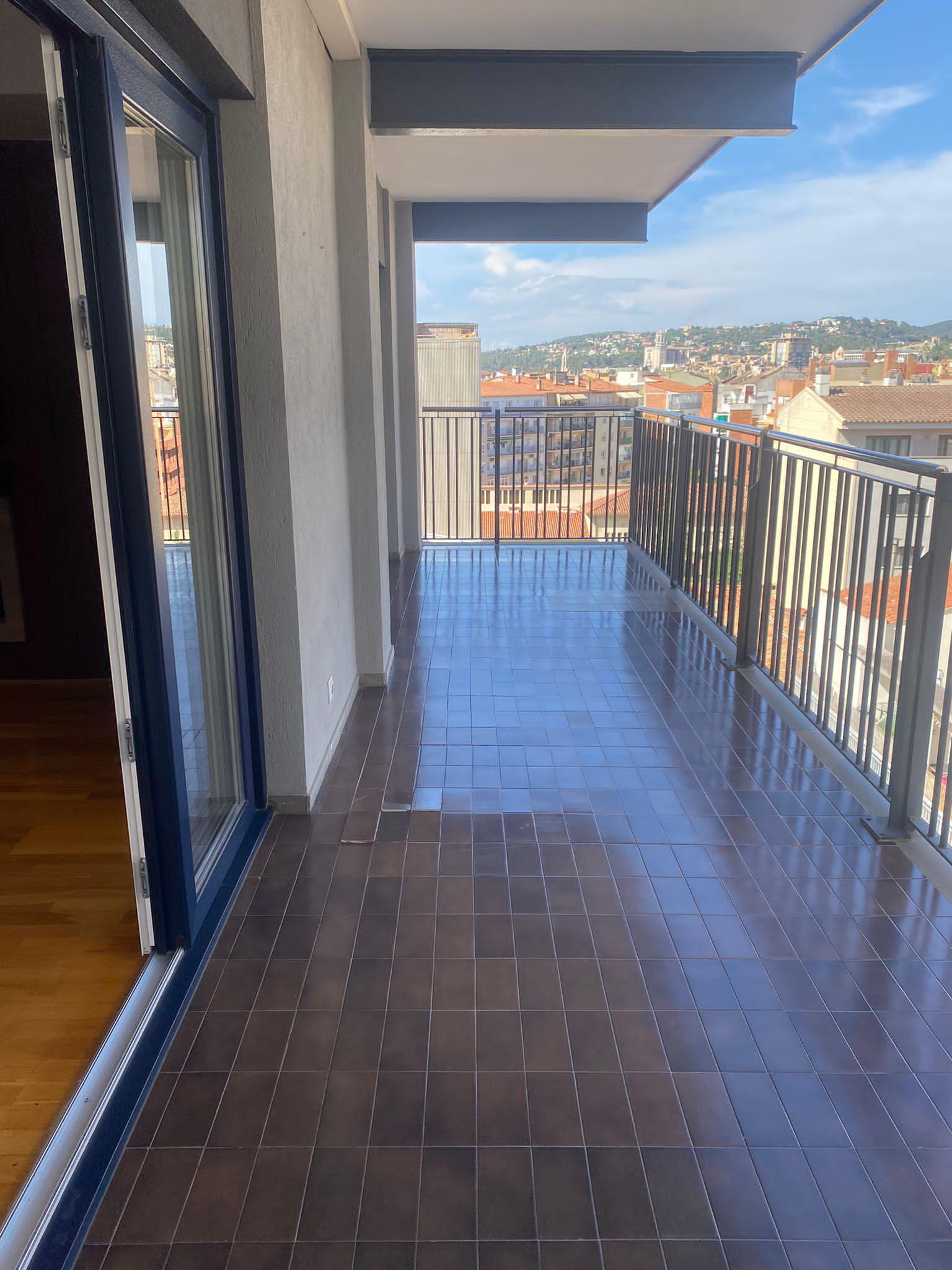 Imagen 3 Piso en alquiler en Girona / Habitacions grans en lloguer per estudiants al centre 