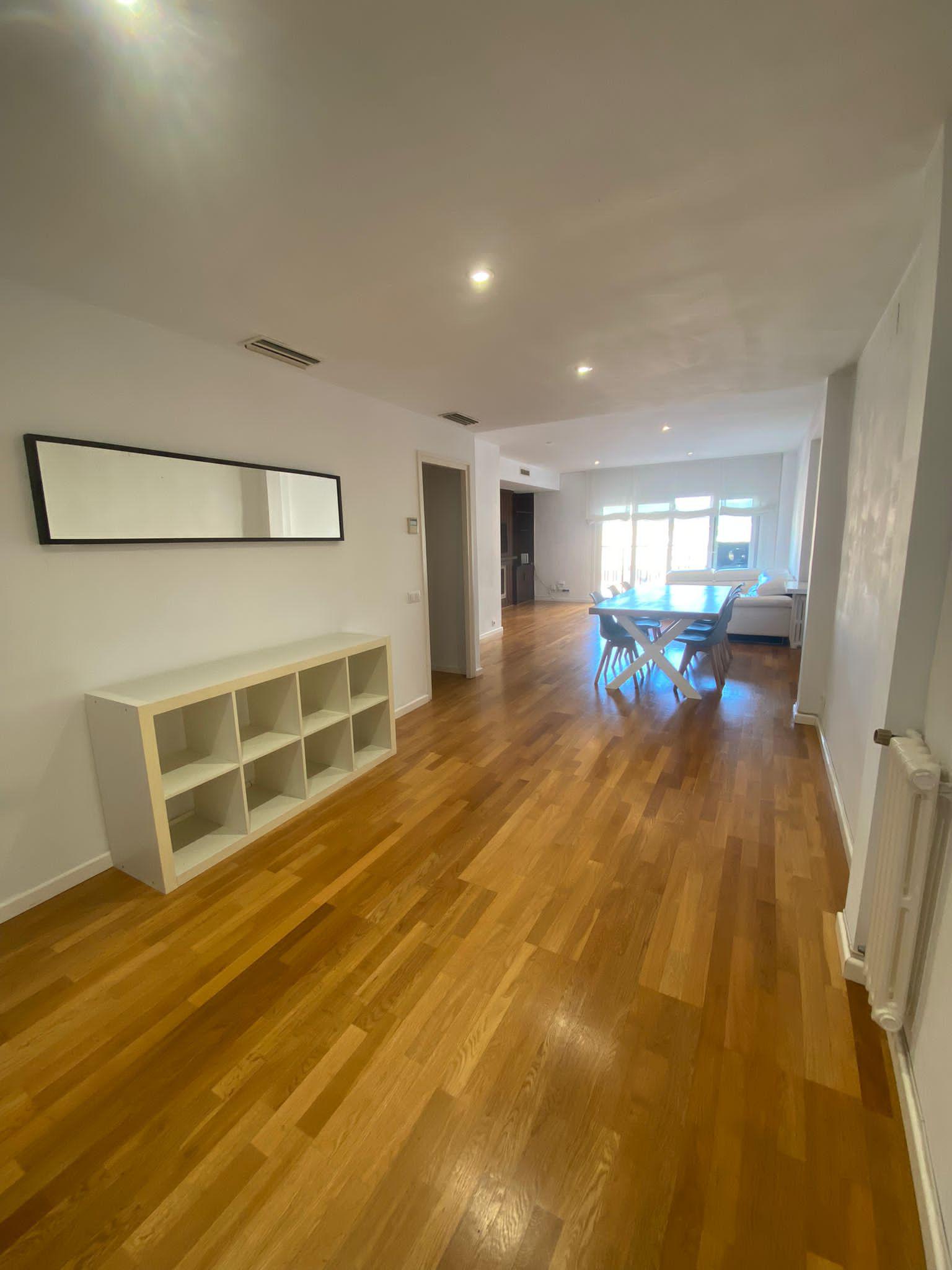 Imagen 1 Piso en alquiler en Girona / Habitacions grans en lloguer per estudiants al centre 