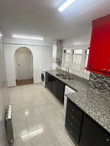 Imagen 8 Inmueble 304920 - Piso en alquiler en Girona / Pis de lloguer per estudiants106m2 al costat de Corte Inglés 