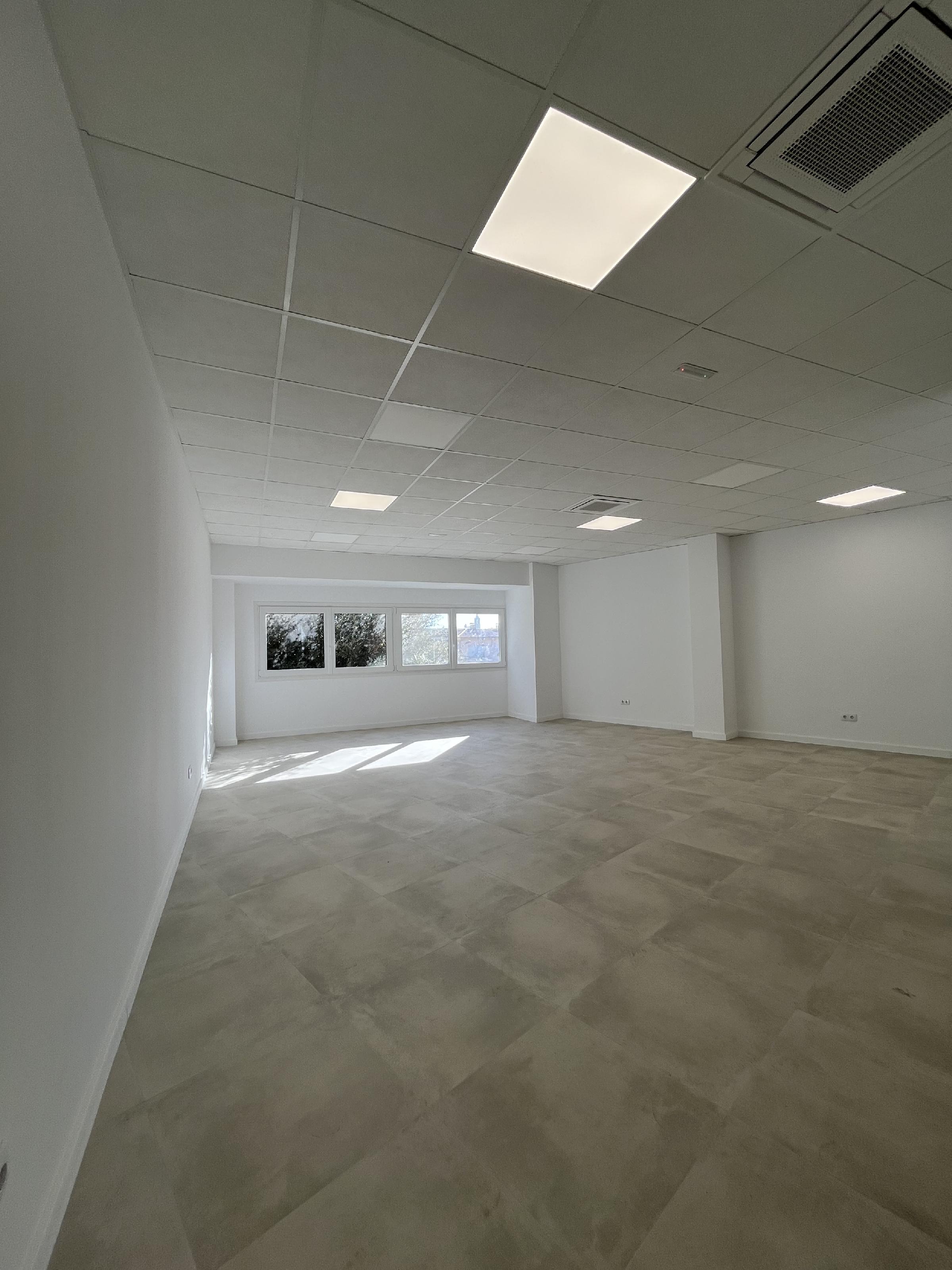 Imagen 2 Local Comercial en alquiler en Cassà De La Selva / Local-oficina de 94m2 acabat de reforma...