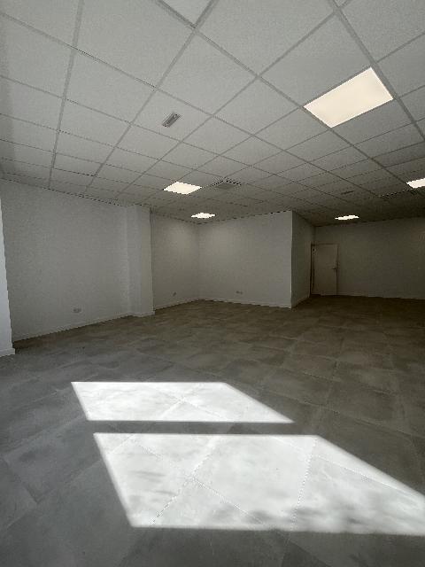Imagen 4 Inmueble 305902 - Local Comercial en alquiler en Cassà De La Selva / Local-oficina de 94m2 acabat de reforma...