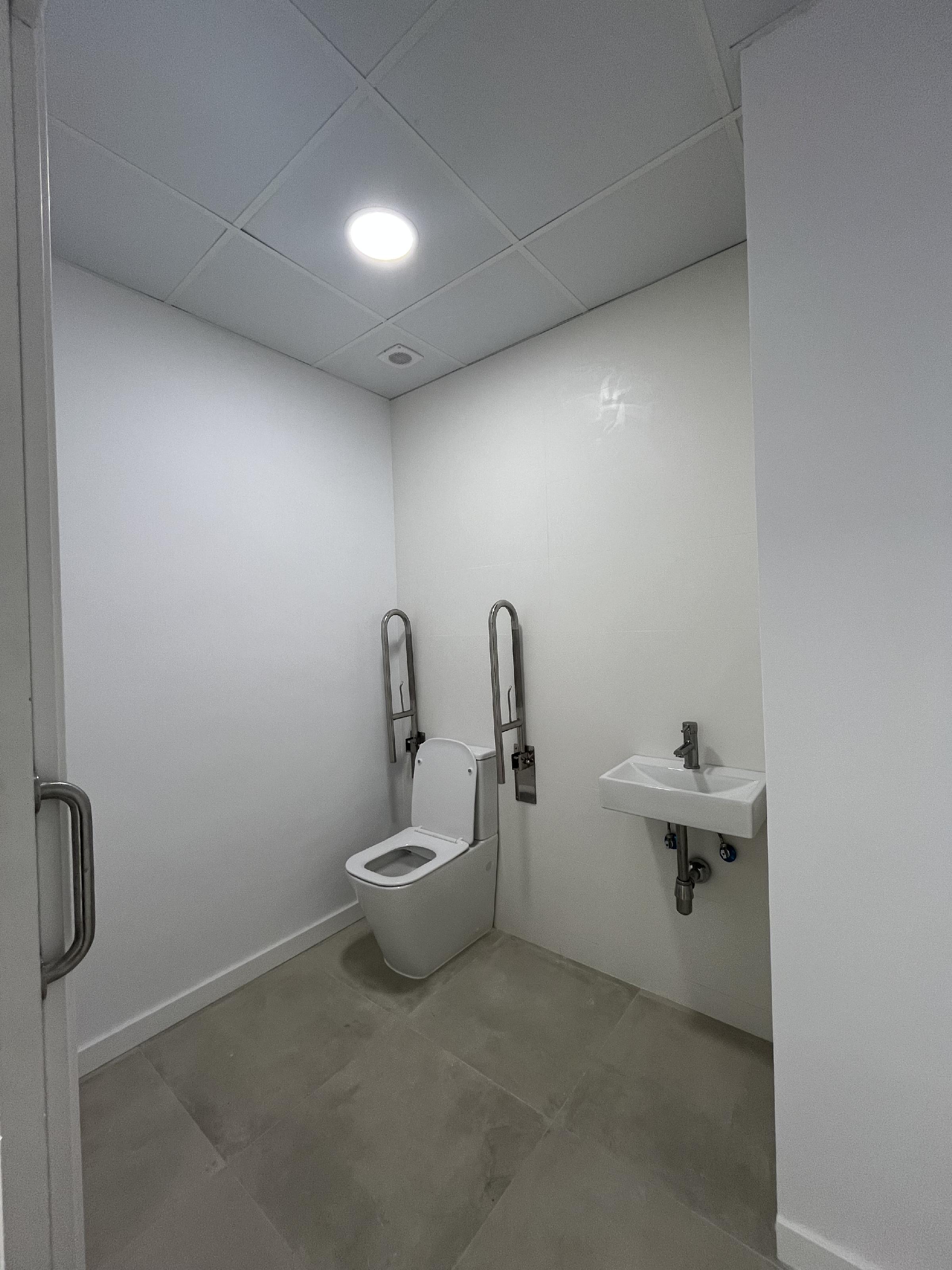 Imagen 10 Local Comercial en alquiler en Cassà De La Selva / Local-oficina de 94m2 acabat de reforma...