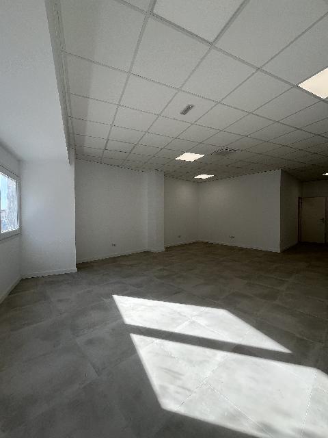 Imagen 3 Inmueble 305902 - Local Comercial en alquiler en Cassà De La Selva / Local-oficina de 94m2 acabat de reforma...