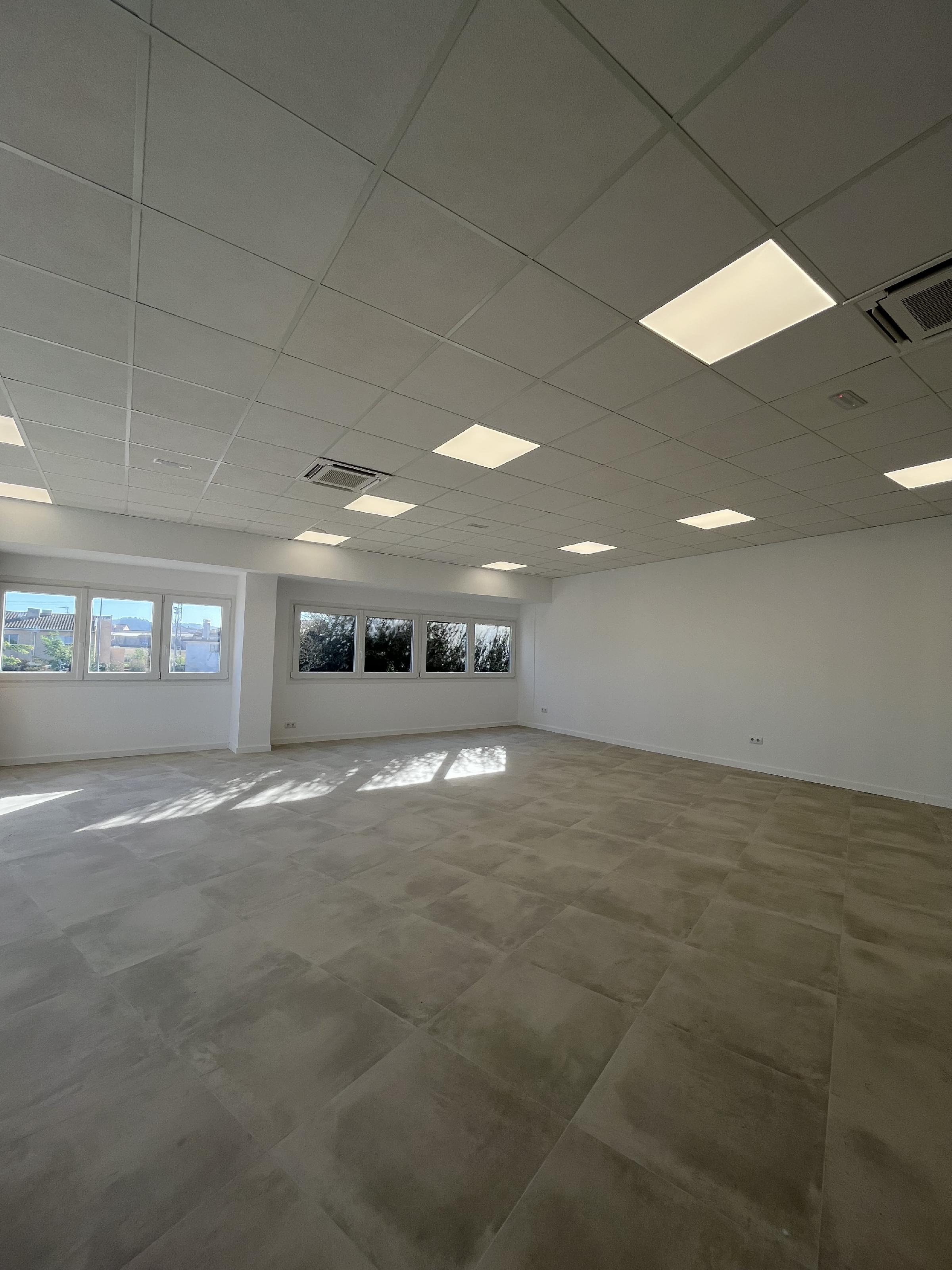 Imagen 2 Local Comercial en alquiler en Cassà De La Selva / Local-oficina de 102m2 acabat de reform...