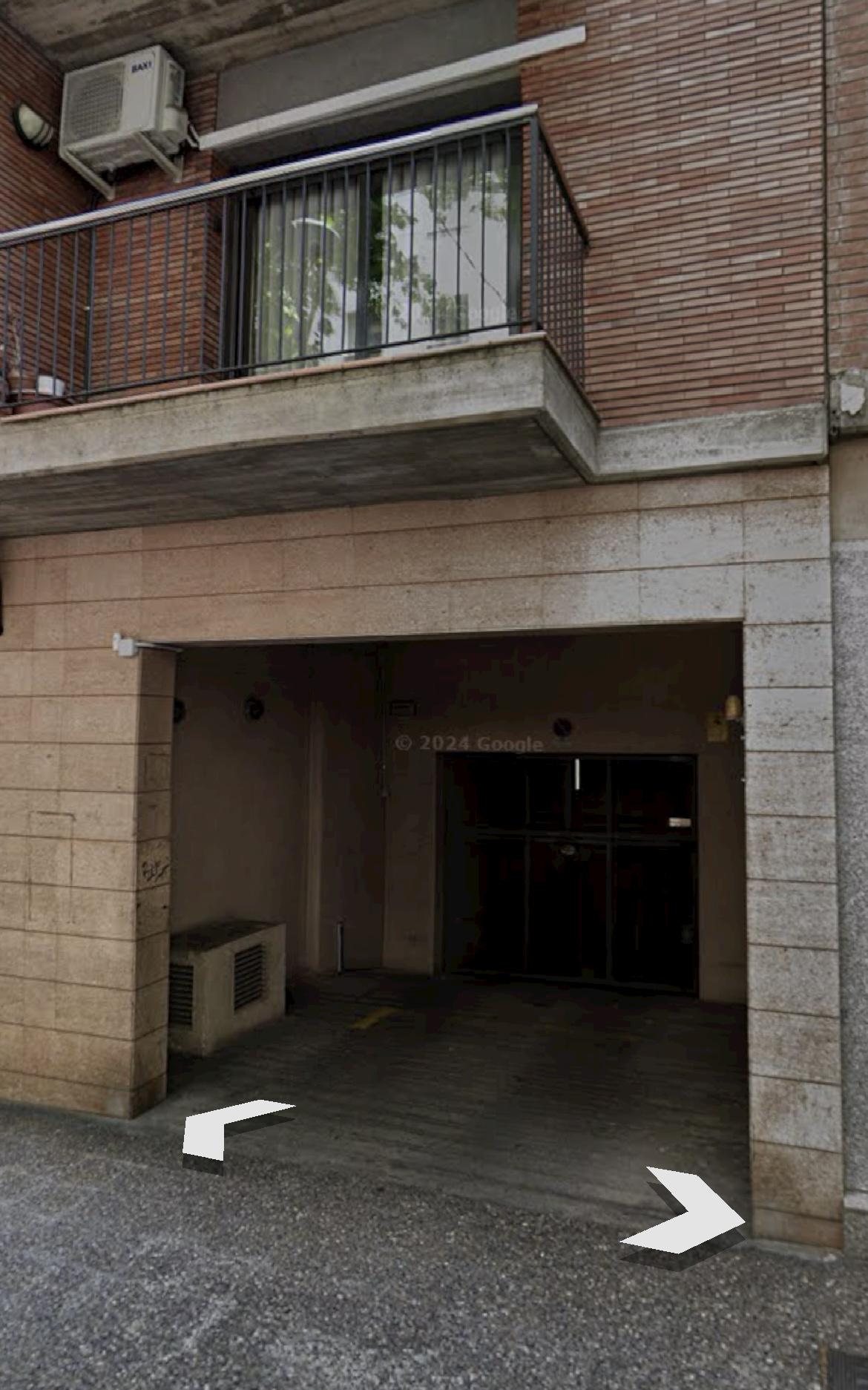 Imagen 1 Parking Coche en alquiler en Girona / Parking de 21 m2 construïts per a cotxe gran-mitjà.