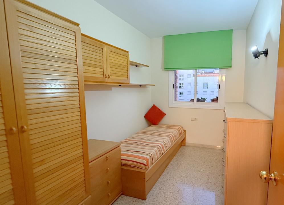Imagen 14 Piso en venta en Cornellà De Llobregat / Junto Can Mercader