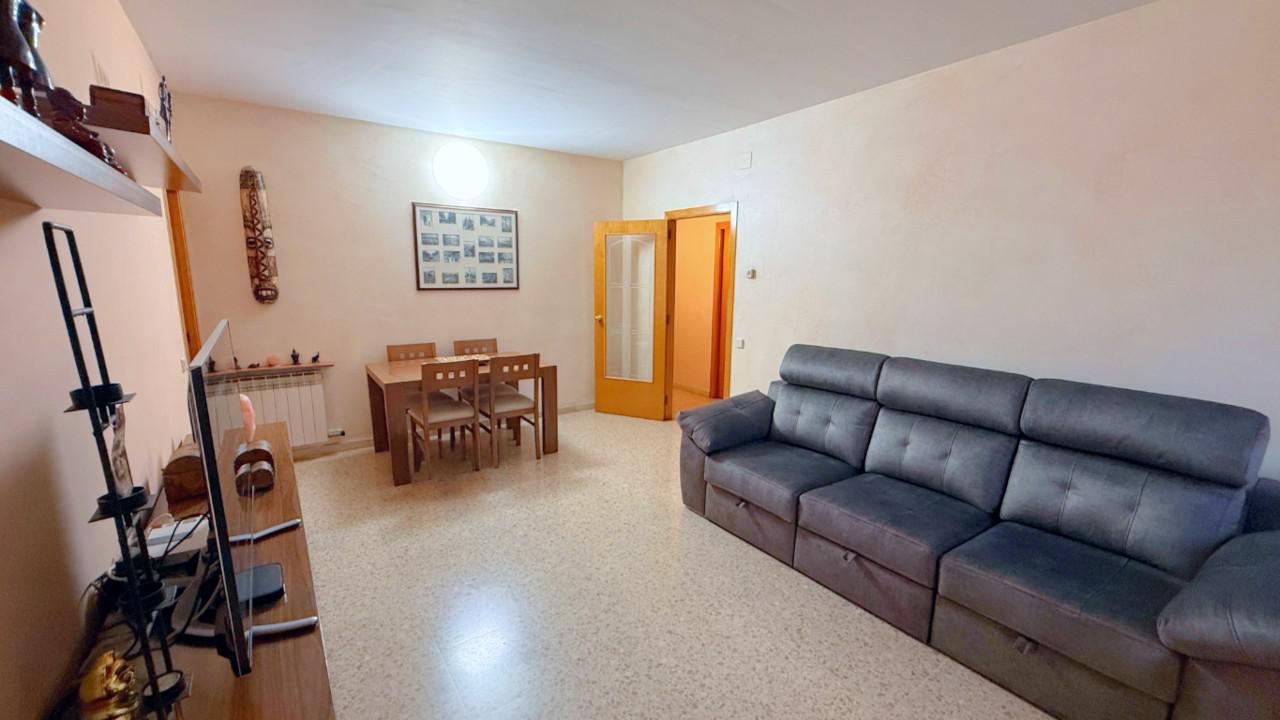 Imagen 7 Piso en venta en Cornellà De Llobregat / Junto Can Mercader
