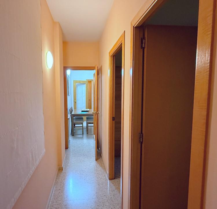 Imagen 16 Piso en venta en Cornellà De Llobregat / Junto Can Mercader