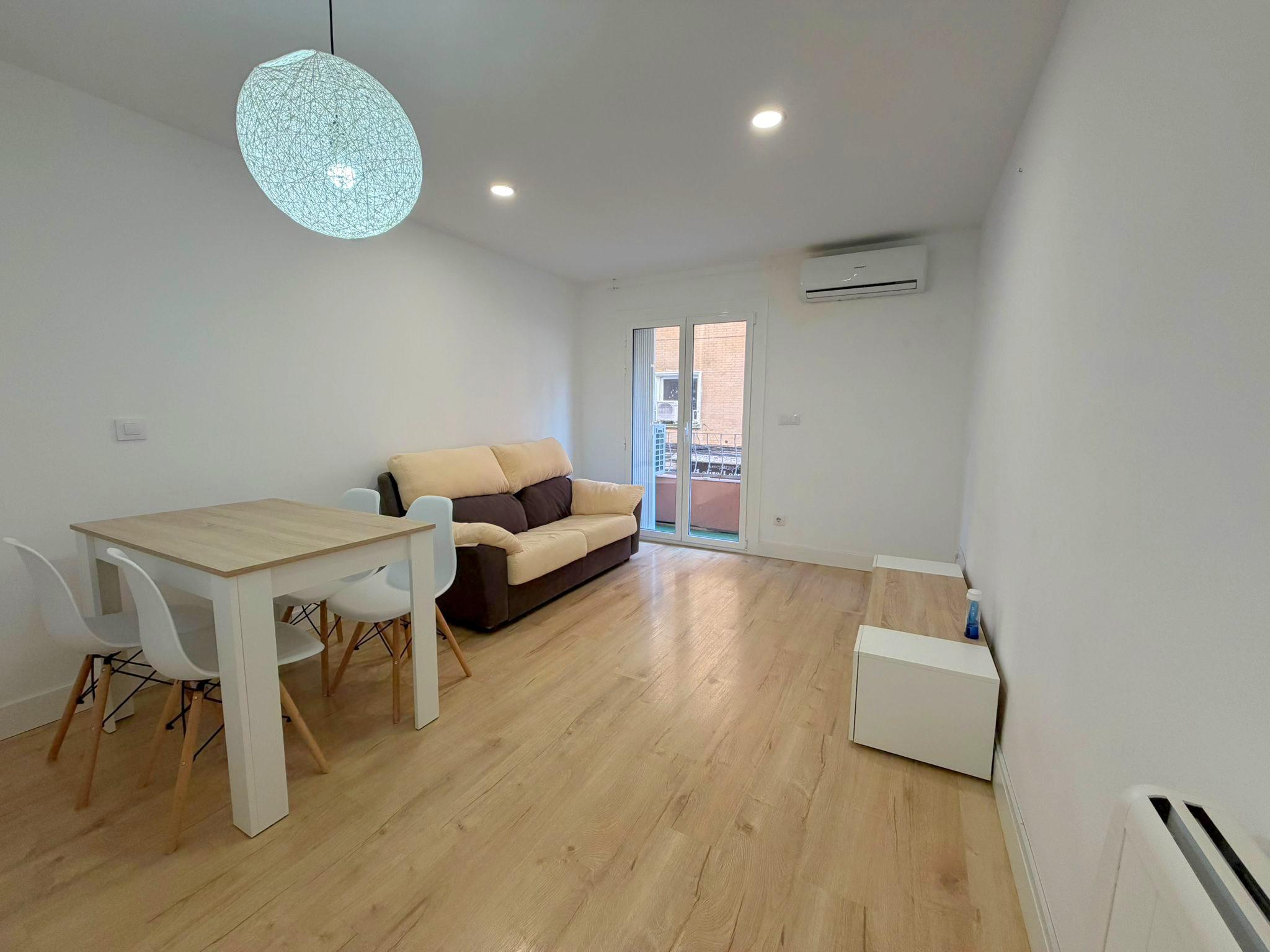 Imagen 1 Piso en venta en Hospitalet De Llobregat L´ / Junto Mercado de Collblanc