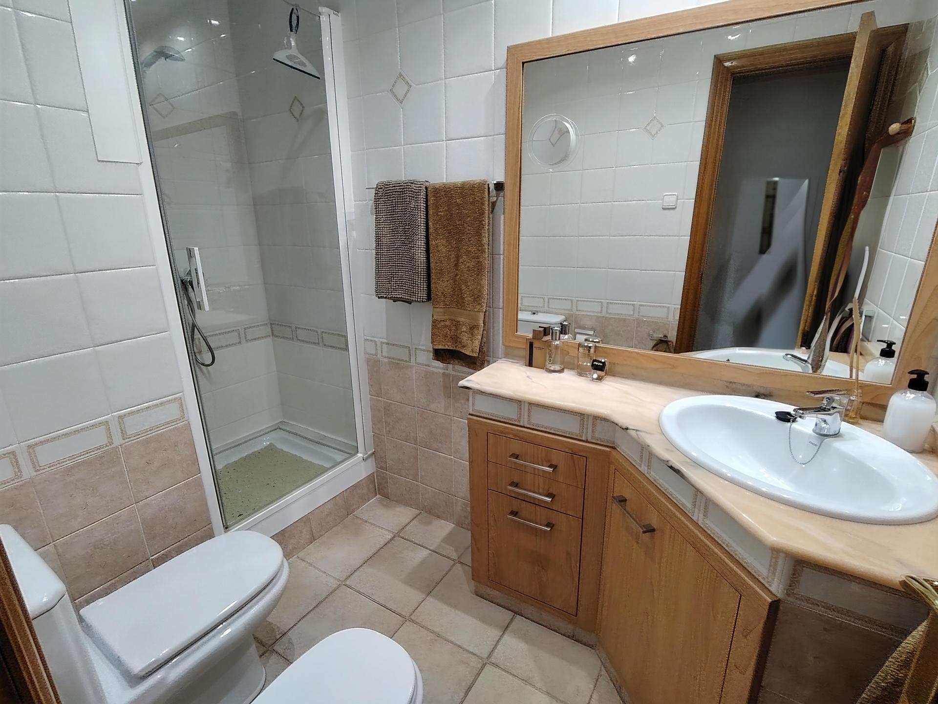 Imagen 10 Piso en venta en Hospitalet De Llobregat L´ / Junto metro L1 Santa Eulalia