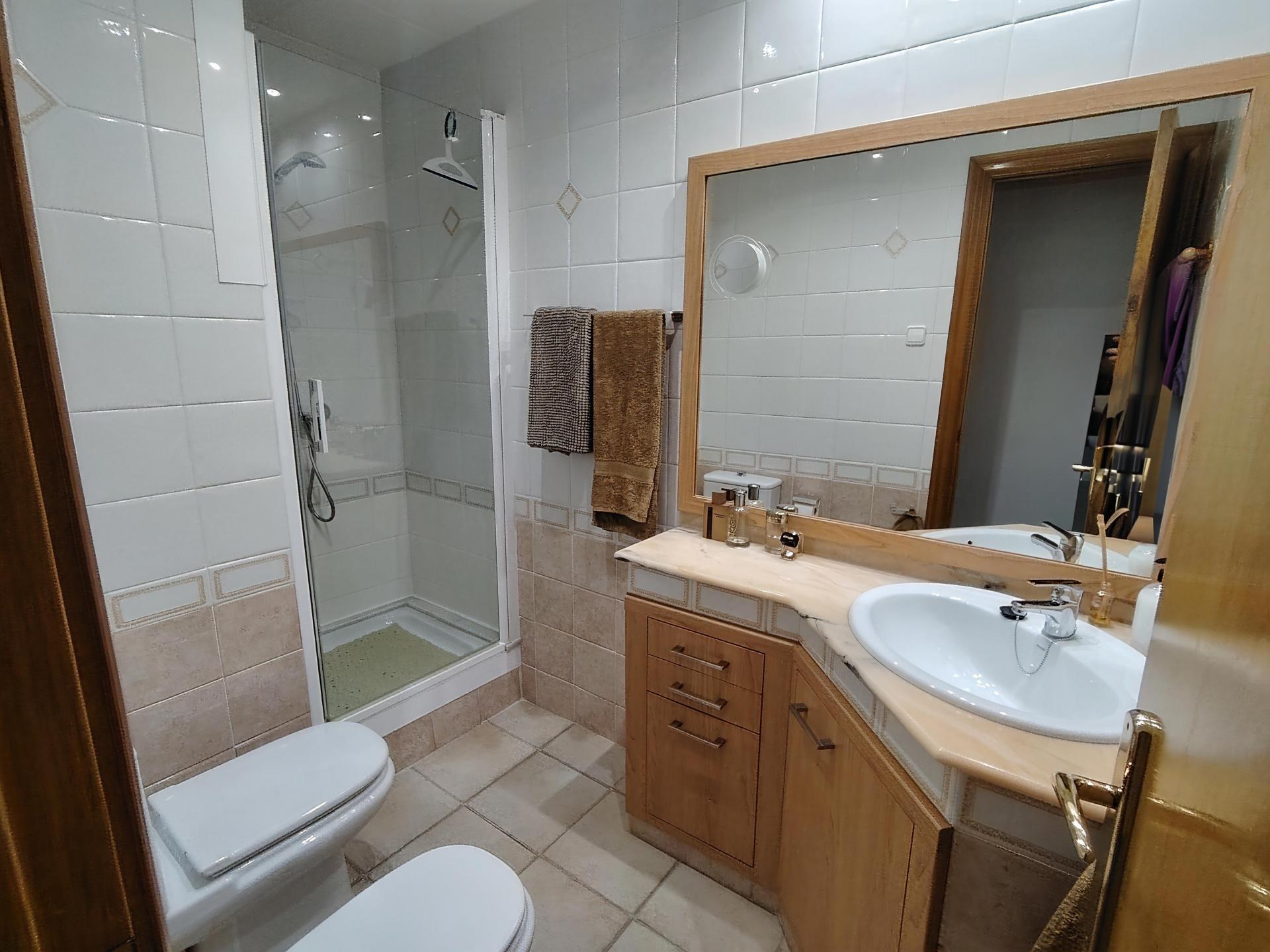 Imagen 12 Piso en venta en Hospitalet De Llobregat L´ / Junto metro L1 Santa Eulalia