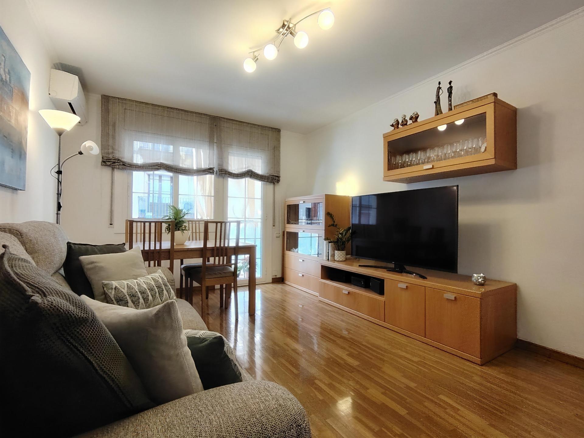 Imagen 1 Piso en venta en Hospitalet De Llobregat L´ / Junto metro L1 Santa Eulalia