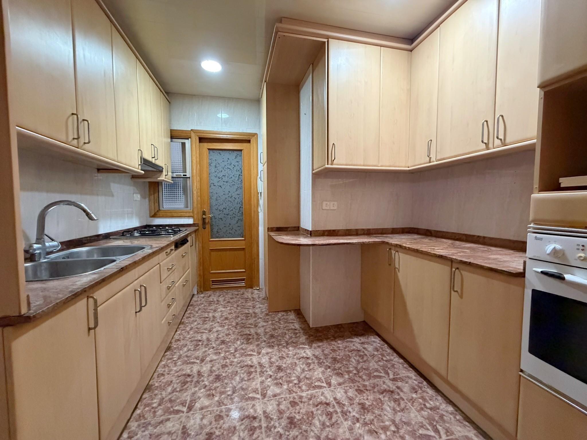 Imagen 3 Piso en venta en Hospitalet De Llobregat L´ / Junto Metro L1 Santa Eulalia