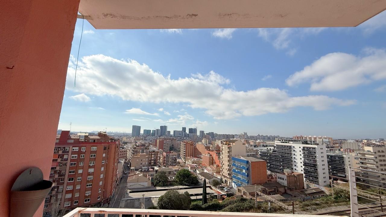 Imagen 2 Piso en venta en Hospitalet De Llobregat L´ / Junto metro L1 Santa Eulalia