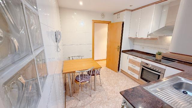 Imagen 3 Inmueble 301157 - Piso en venta en Hospitalet De Llobregat (L´) / Junto metro L1 Santa Eulalia