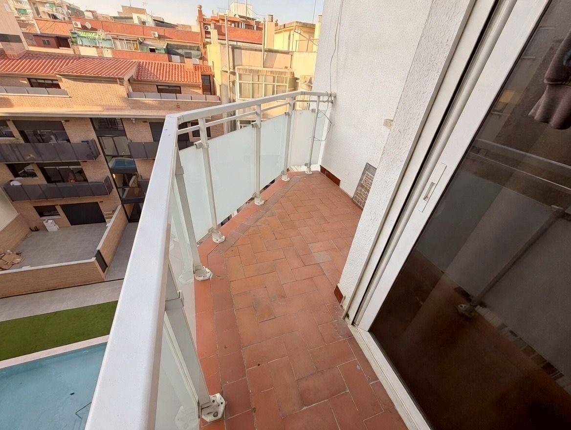 Imagen 2 Piso en venta en Prat De Llobregat El / Junto Plaça Catalunya