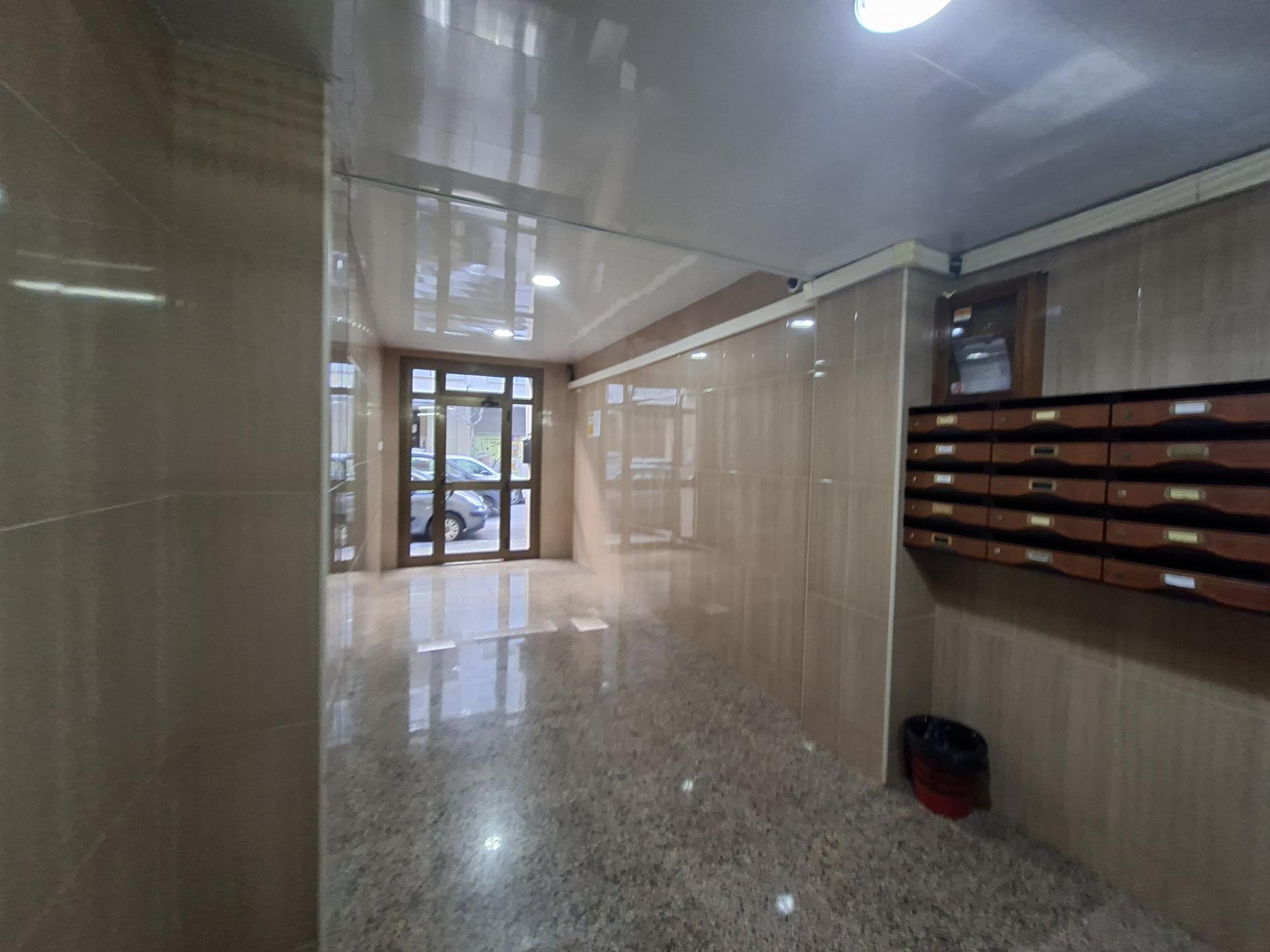 Imagen 14 Piso en venta en Esplugues De Llobregat / Junto Metro Can Vidalet