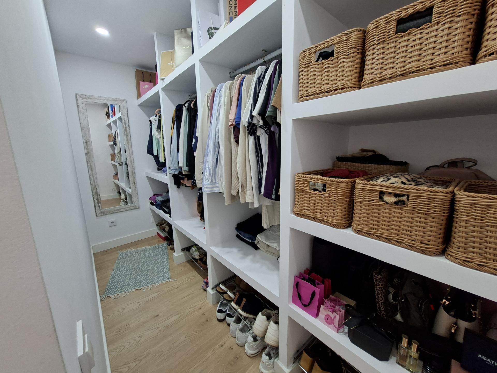 Imagen 15 Piso en venta en Esplugues De Llobregat / Junto Metro Can Vidalet