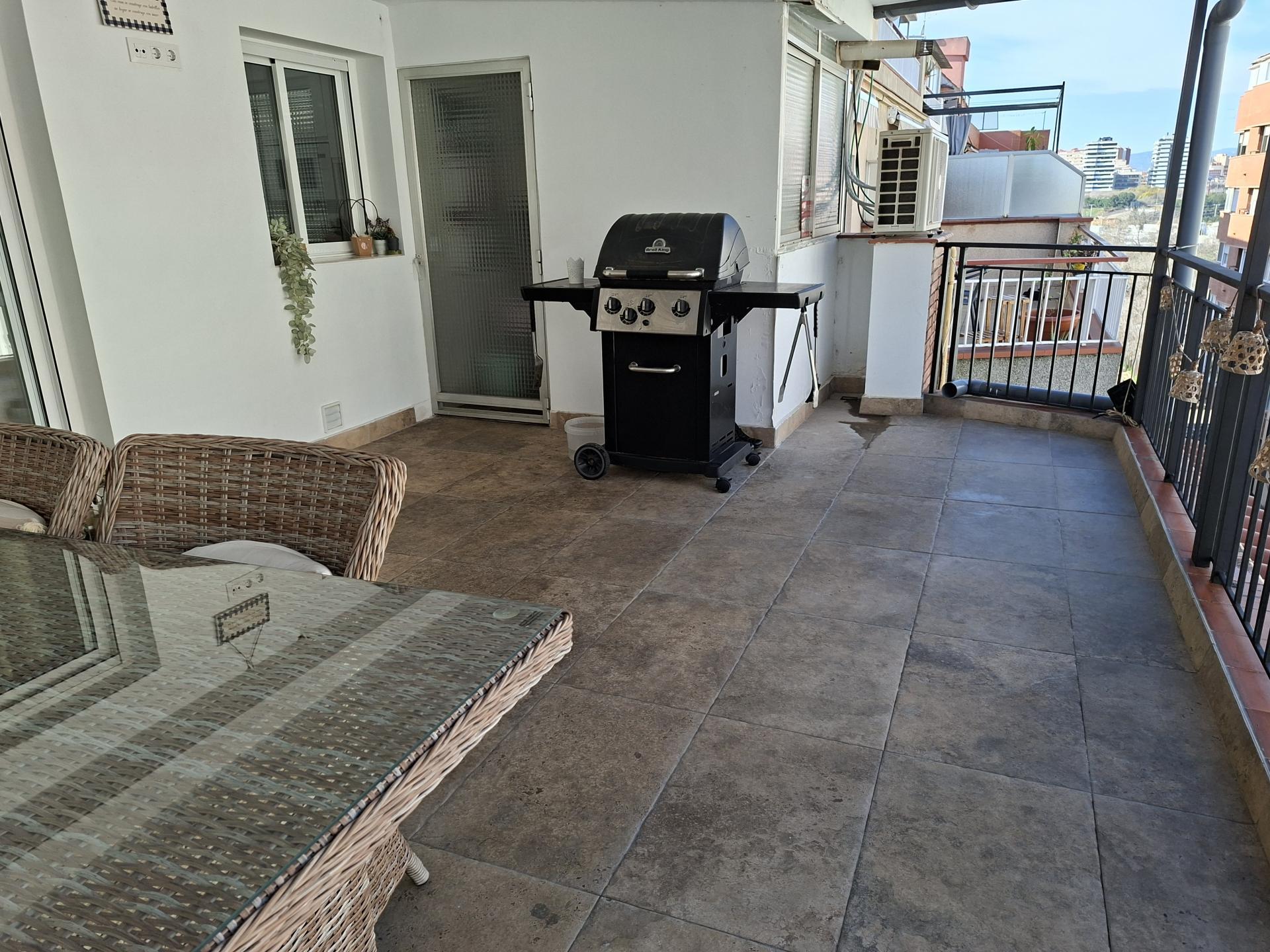 Imagen 27 Piso en venta en Esplugues De Llobregat / Junto Metro Can Vidalet