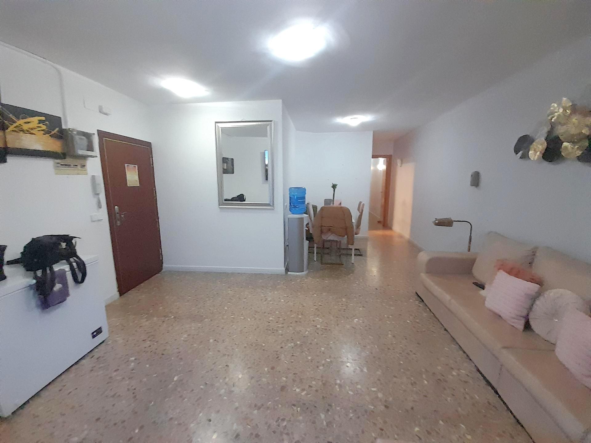 Imagen 1 Piso en venta en Hospitalet De Llobregat L´ / Junto Avda. Isabel la Católica