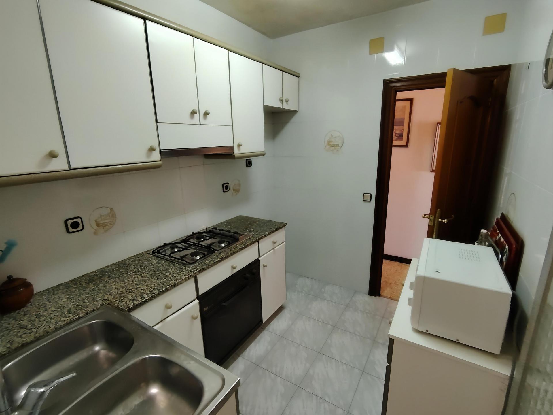 Imagen 13 Piso en venta en Hospitalet De Llobregat L´ / Junto Avda. Torrente Gornal