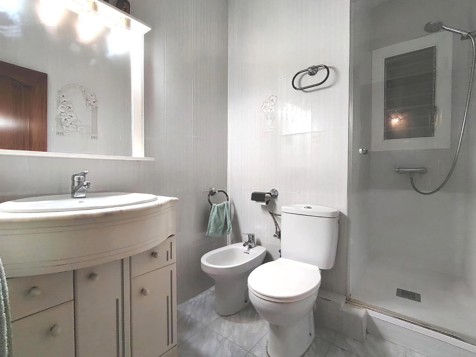 Imagen 4 Piso en venta en Hospitalet De Llobregat L´ / Junto Avda. Torrente Gornal