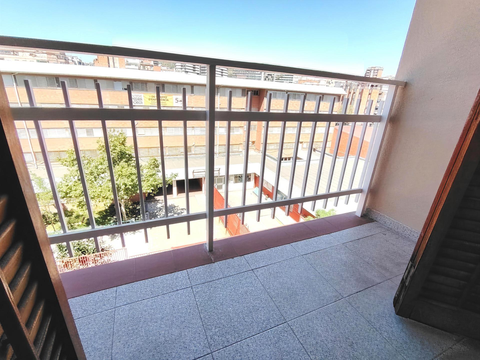 Imagen 2 Piso en venta en Hospitalet De Llobregat L´ / Junto Avda. Torrente Gornal