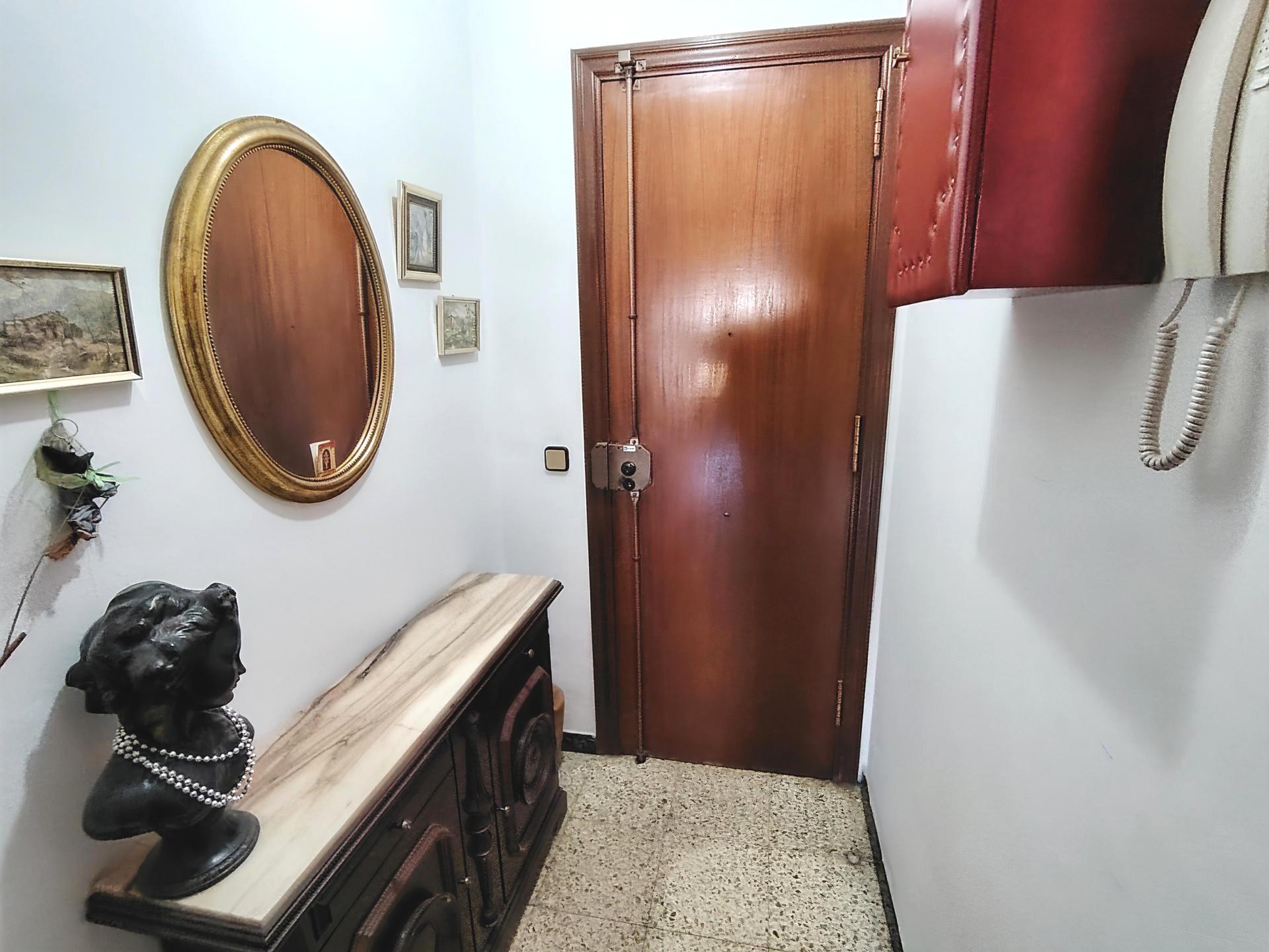 Imagen 8 Piso en venta en Hospitalet De Llobregat L´ / Junto Avda. Torrente Gornal