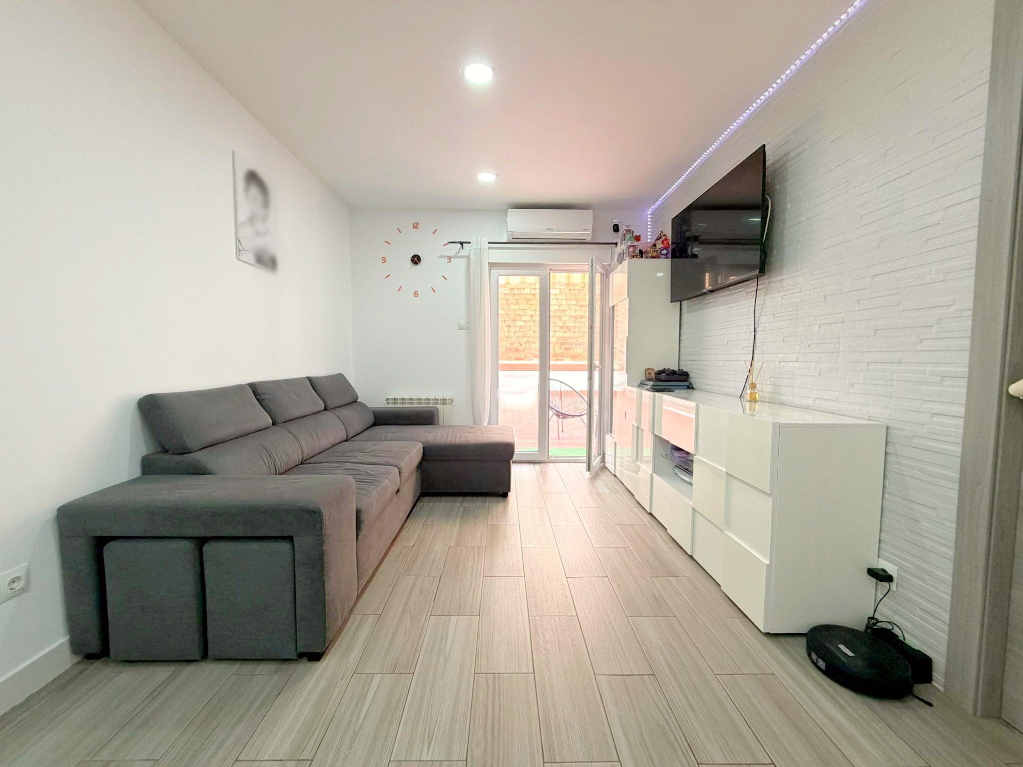 Imagen 1 Piso en venta en Hospitalet De Llobregat L´ / Junto Metro L1 Santa Eulalia