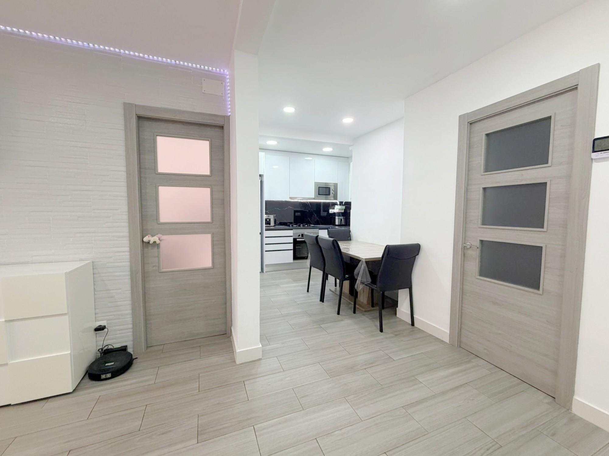 Imagen 11 Piso en venta en Hospitalet De Llobregat L´ / Junto Metro L1 Santa Eulalia