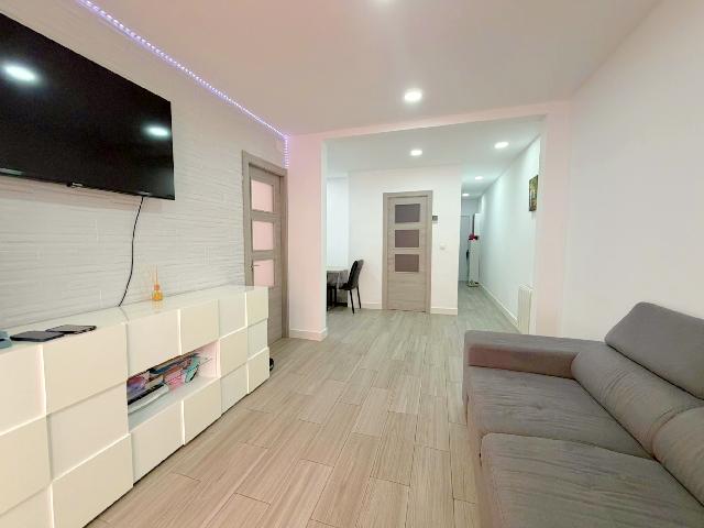 Imagen 10 Inmueble 303313 - Piso en venta en Hospitalet De Llobregat (L´) / Junto Metro L1 Santa Eulalia