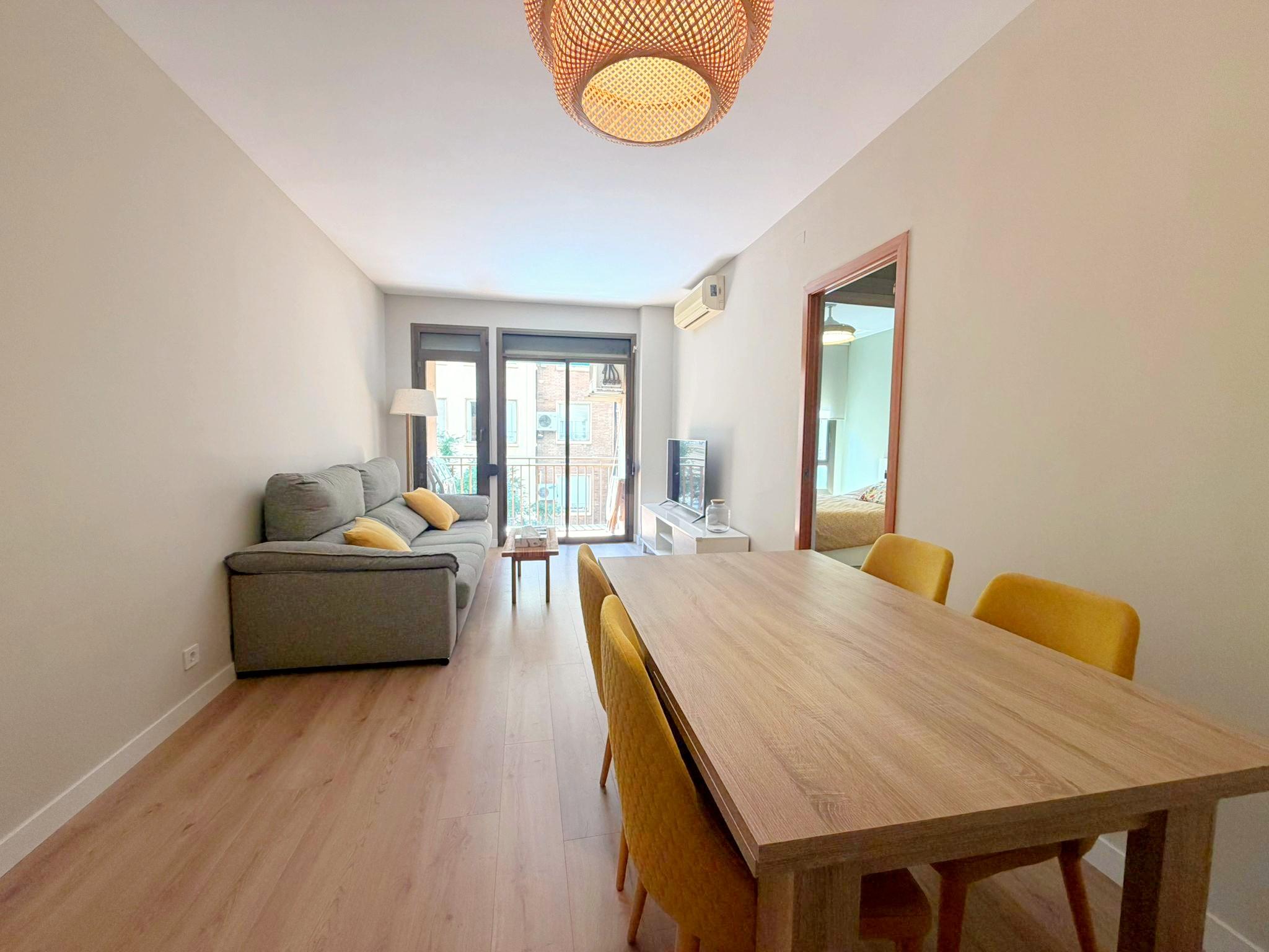 Imagen 1 Piso en venta en Hospitalet De Llobregat L´ / Junto Mercado Santa Eulalia