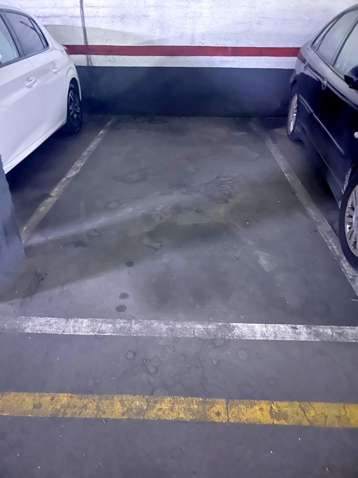 Imagen 2 Parking Coche en venta en Hospitalet De Llobregat L´ / Junto Santiago Apóstol