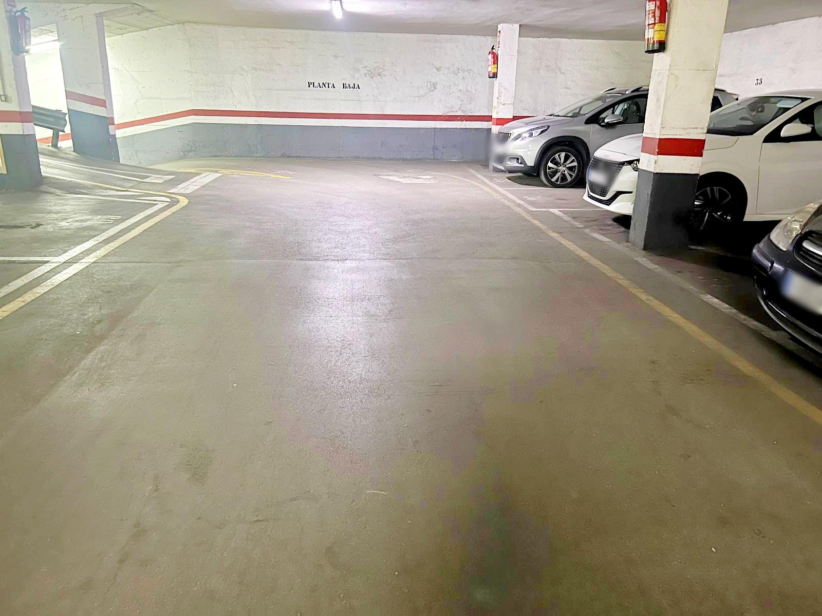 Imagen 4 Parking Coche en venta en Hospitalet De Llobregat L´ / Junto Santiago Apóstol